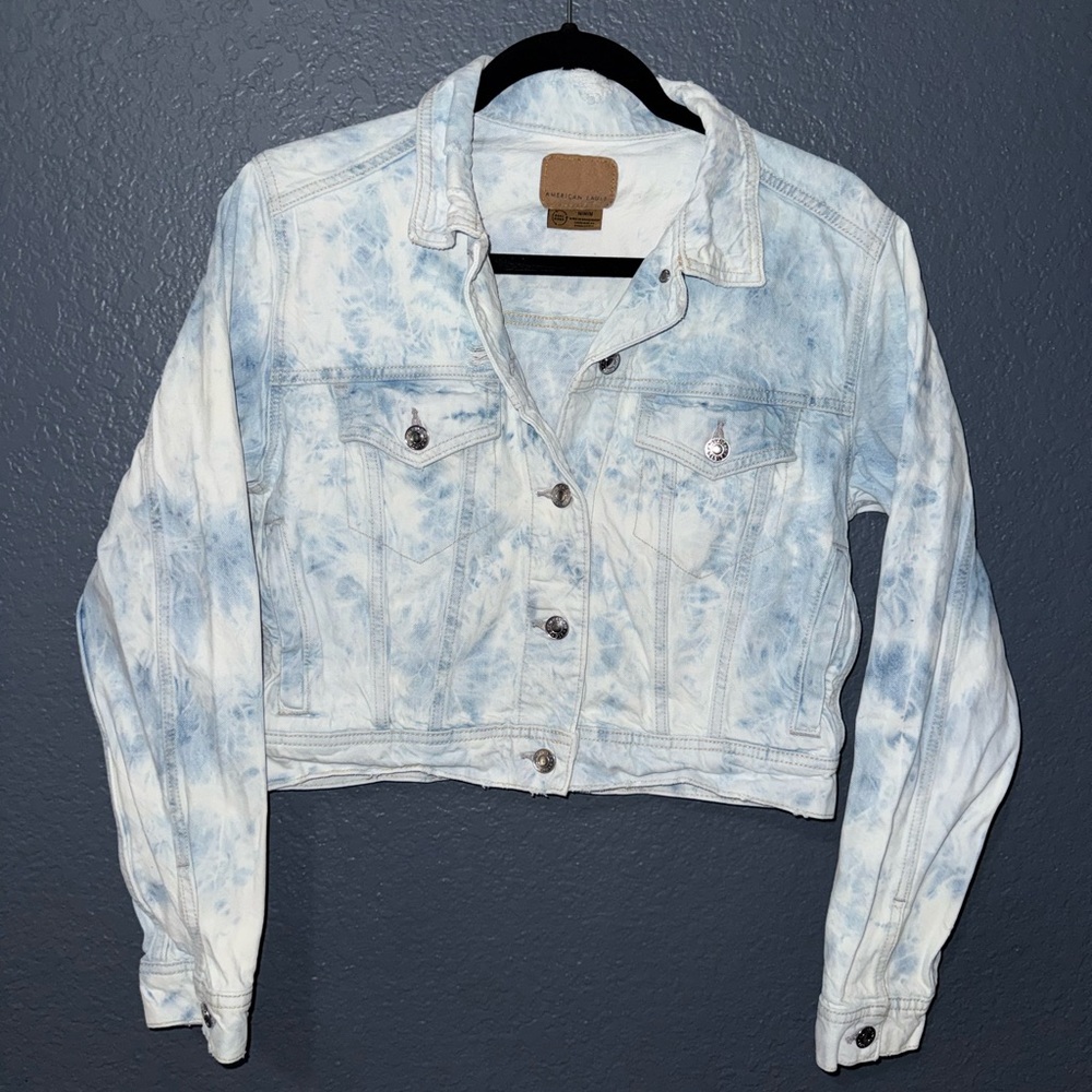 American Eagle Outfitters Light Blue Tie-Dye Cropped Denim Jacket